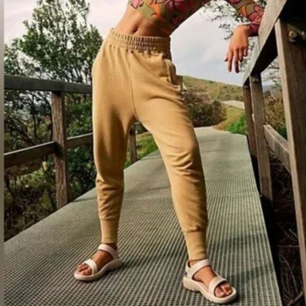 FP Movement Free People June Bug Joggers Sweatpants Tan Khaki Joggers Large